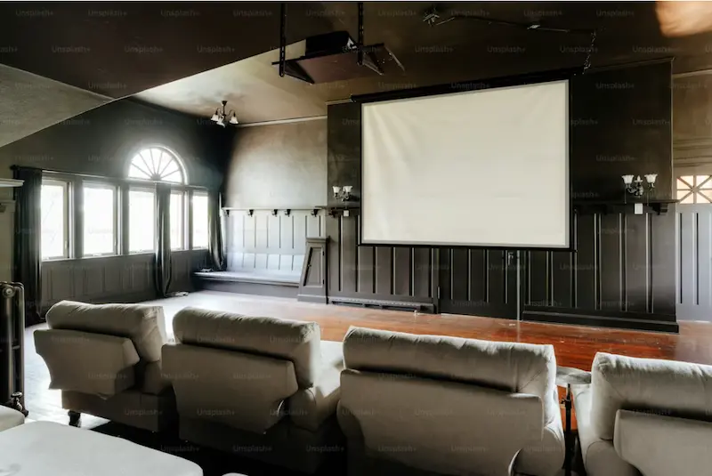 İstanbul villa ev sinema sistemi — lazer projeksiyon ve Dolby Atmos kurulumu