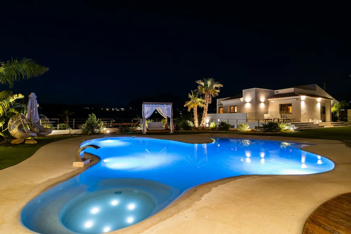 Kanlıca Beykoz Acarkent akıllı villa yalı Crestron otomasyon kurulum